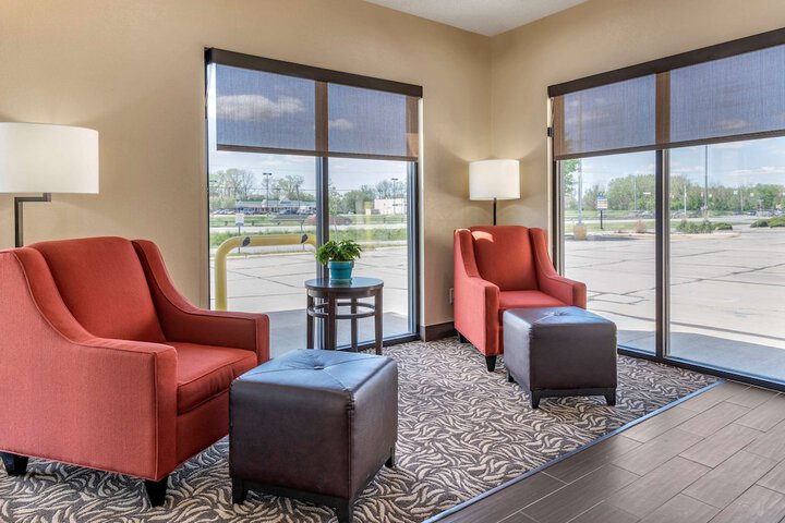 Entrance & Lobby