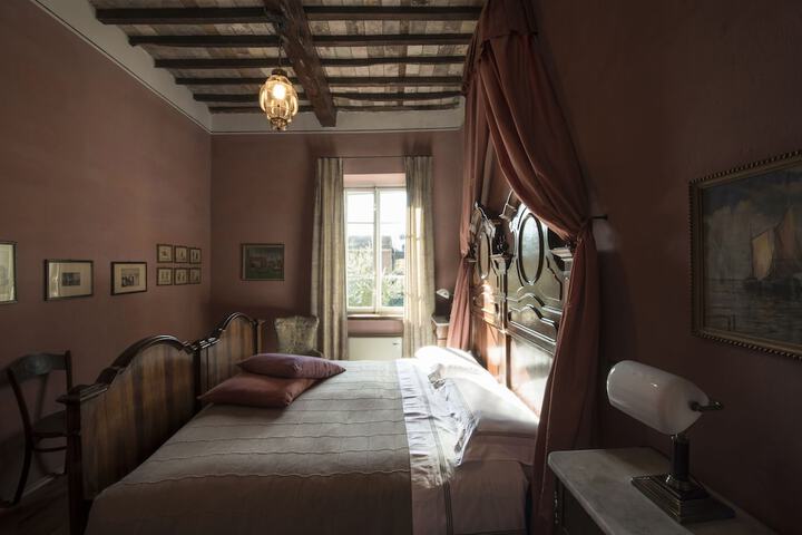 Room 5 of 41