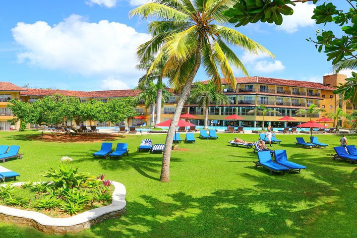 Hotel Exterior 42 of 46