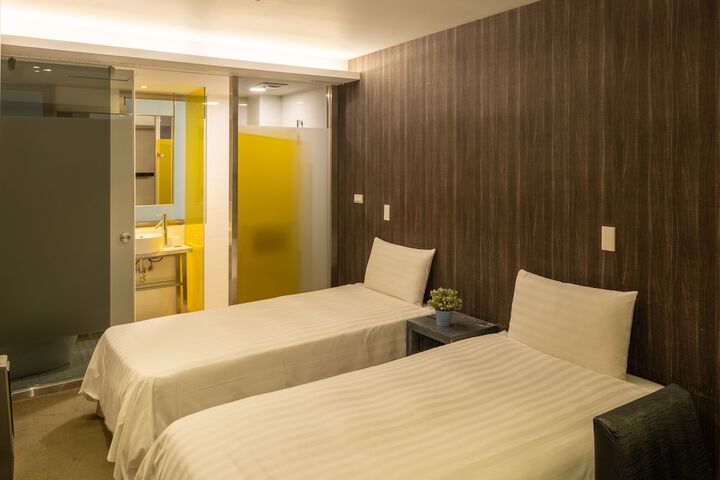 Room 35 of 79