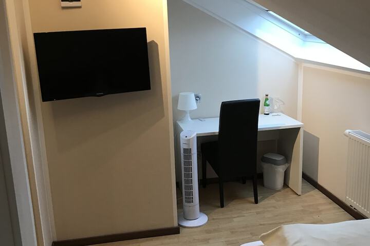 Room 7 of 63