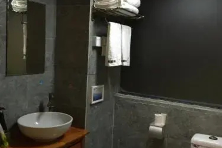 Room 7 of 11