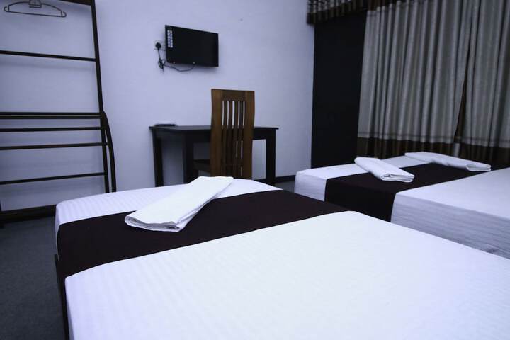 Room 9 of 34