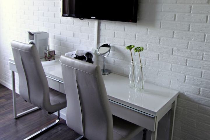 Room 10 of 25