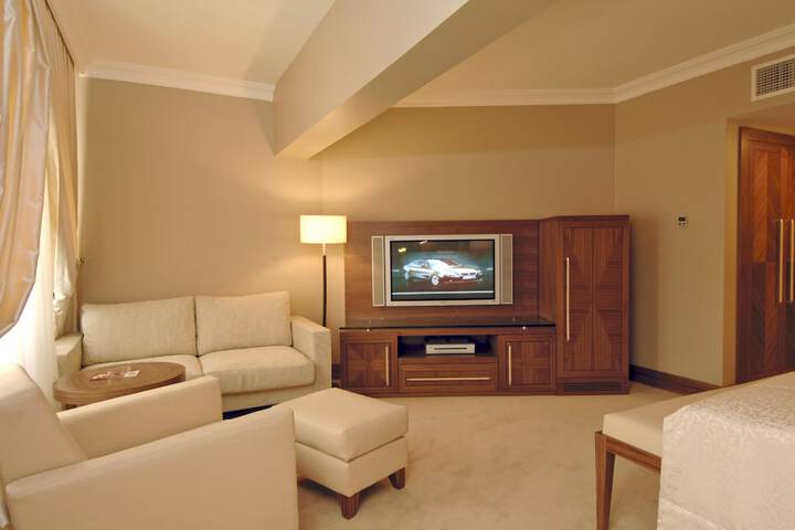 Room 16 of 204