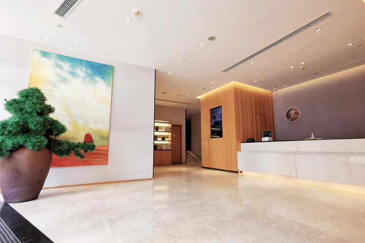 Hotel Interior 6 of 18