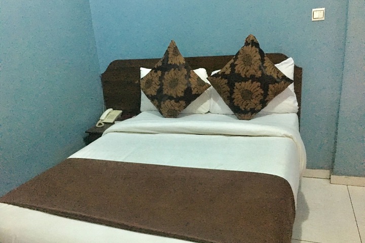 Room 2 of 13