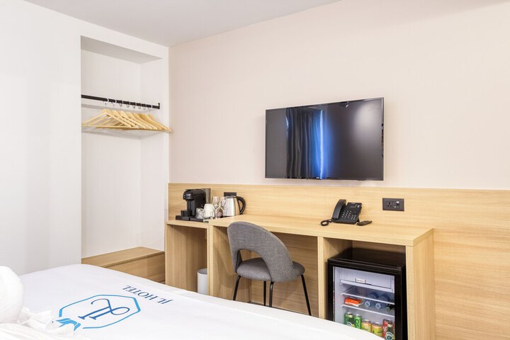 Room 5 of 79