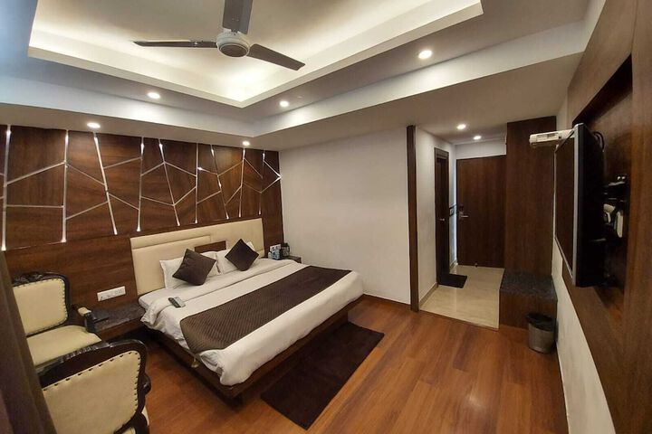 Room 3 of 27