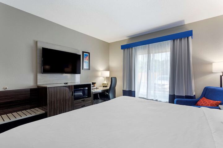 Standard | King Bed (12 of 14)
