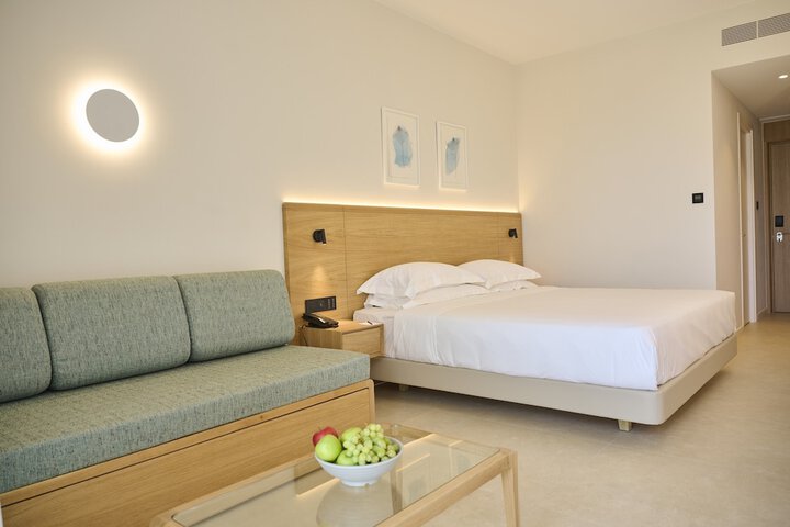 Room 10 of 93