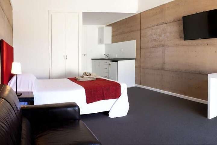 Room 32 of 53