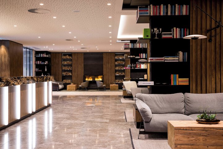 Guest Lobby