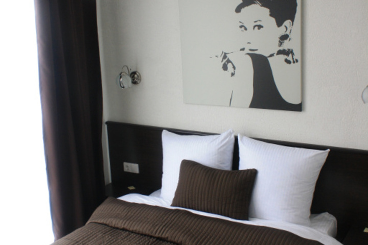 Room 6 of 18