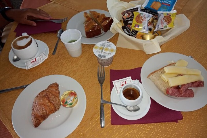 Breakfast/Coffee Service 34 of 48
