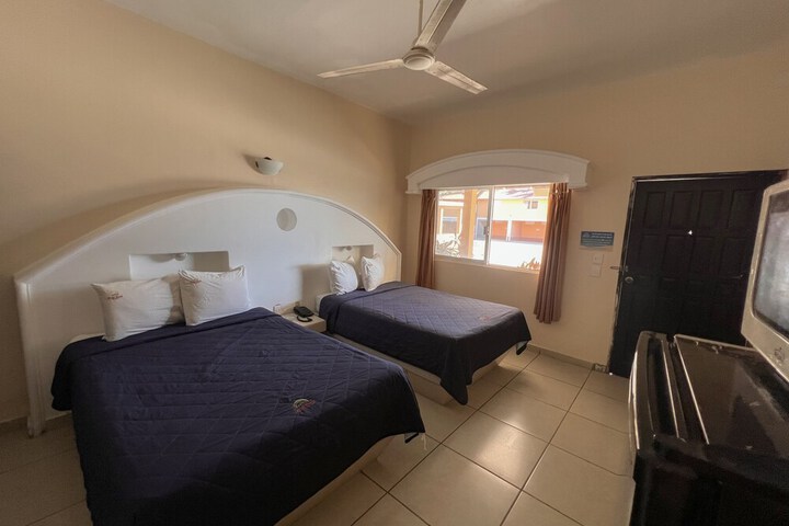 Room 13 of 19