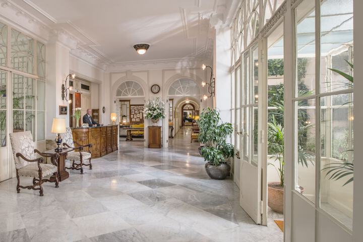 Entrance & Lobby