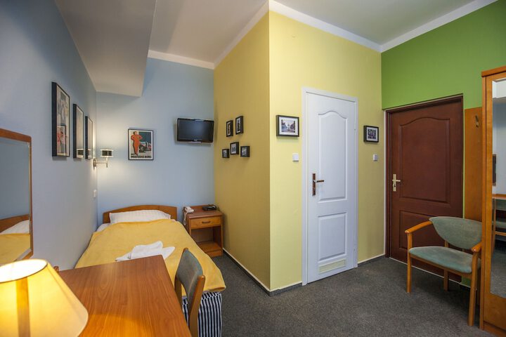 Room 6 of 61