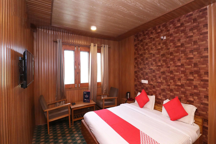 OYO 22464 Hotel Poshwan