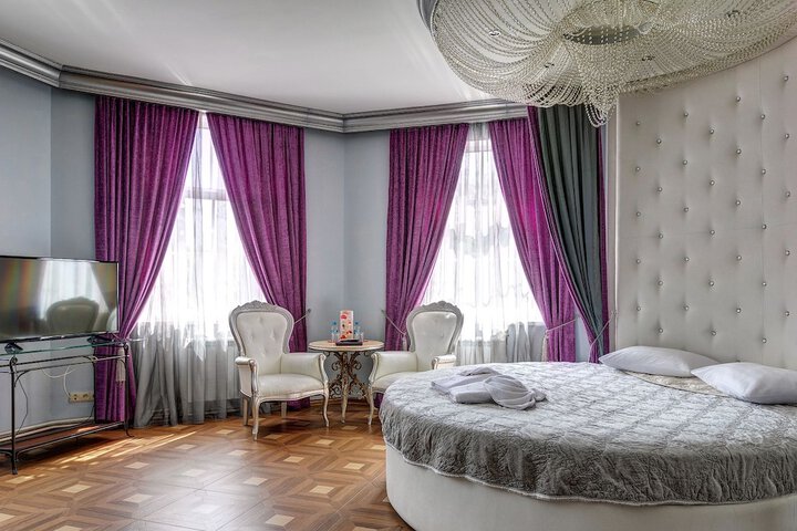 Room 8 of 36