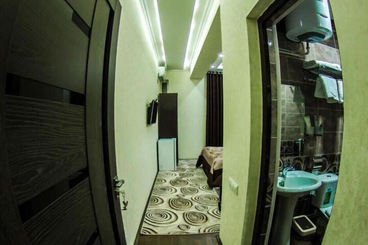 Room 27 of 53