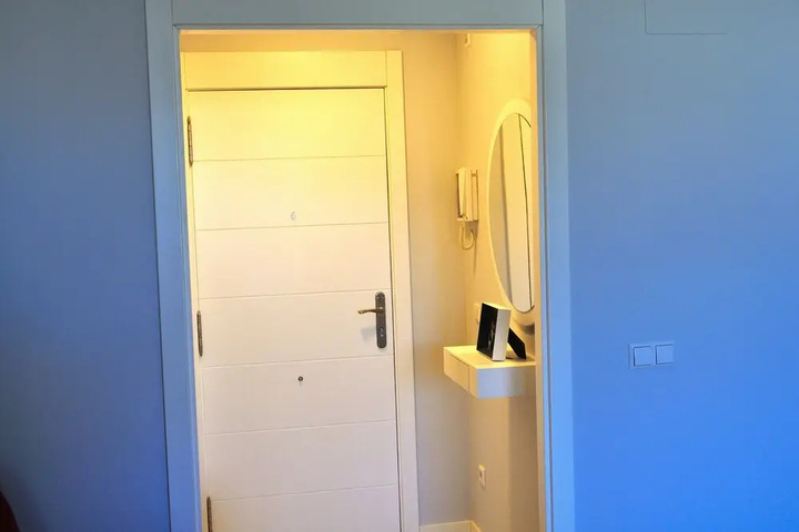 Room 8 of 12