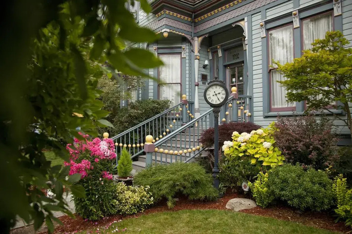 Image of CEST LA VIE INN