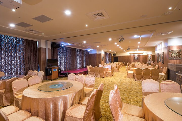 Ballroom/Hall 91 of 120