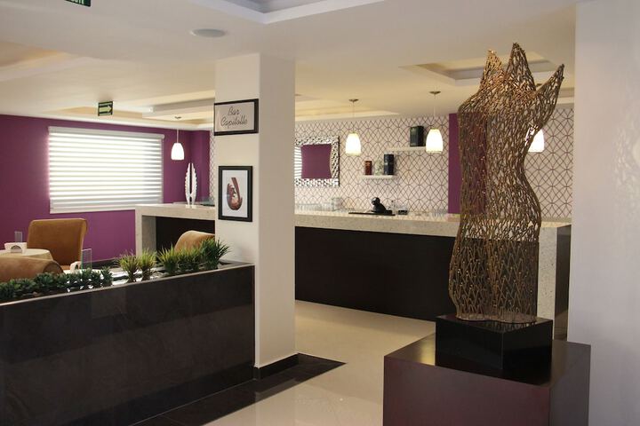 Lounge 65 of 74