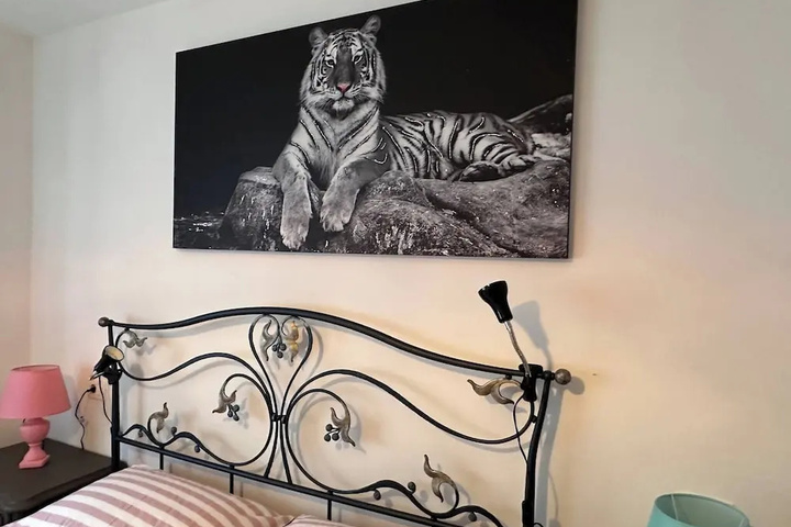 Room 2 of 20