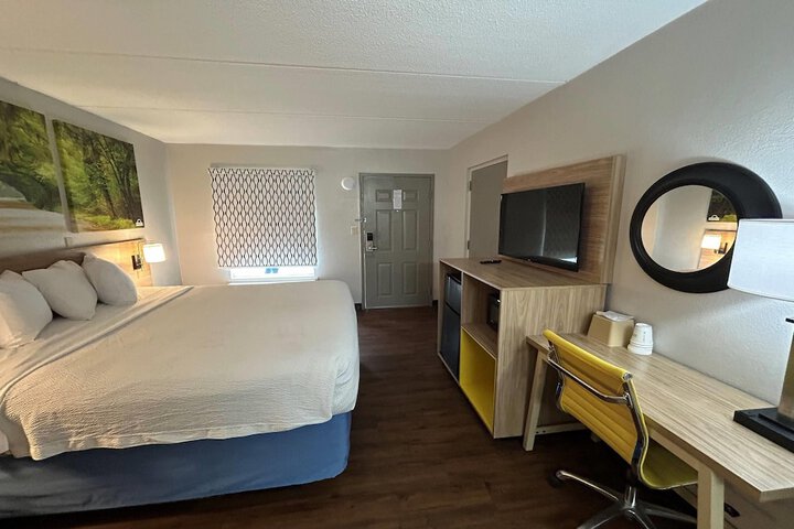 Room 25 of 36