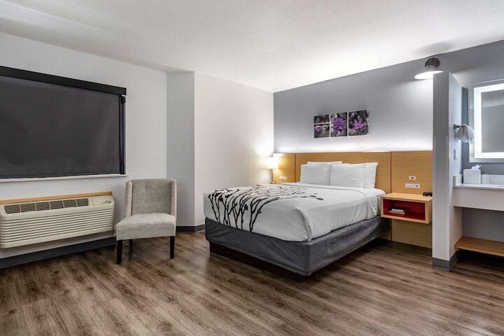 Room 13 of 37