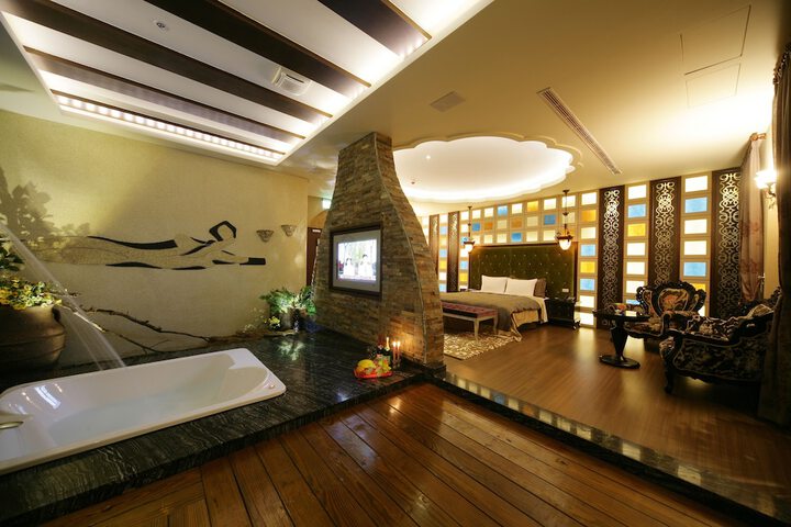 Room 26 of 65