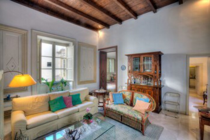 Room 22 of 28
