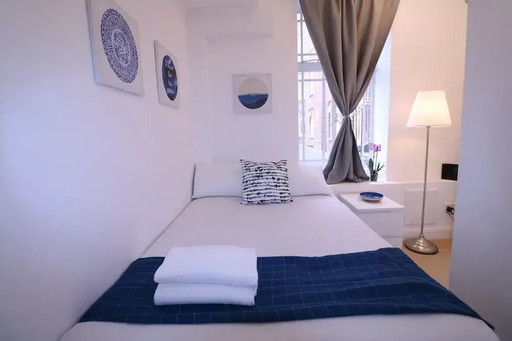 Room 21 of 48