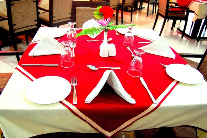 Dining 36 of 49