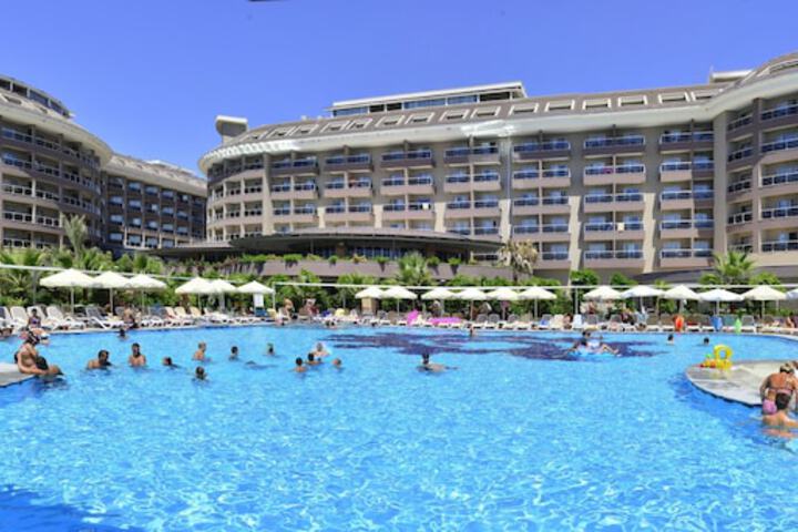 Hotel with Pool