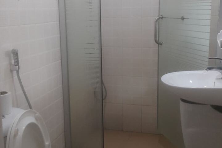 Room 6 of 10