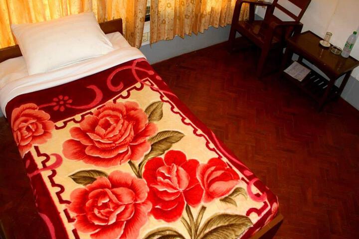 Naung Tong Hotel