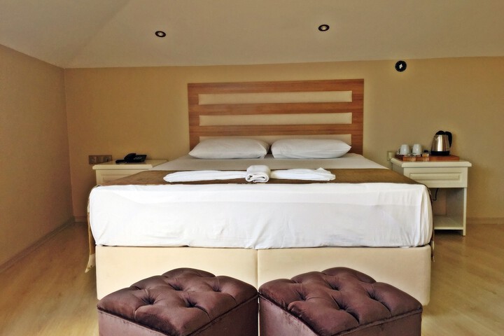 Room 8 of 50