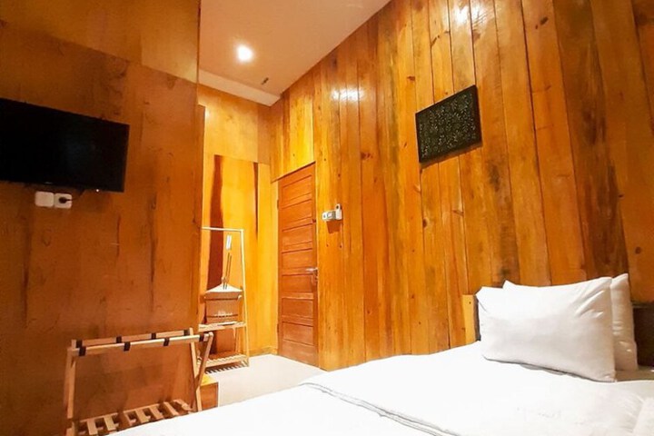 Room 12 of 33