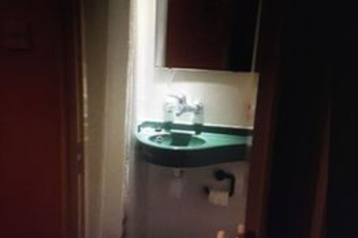 Room 5 of 42