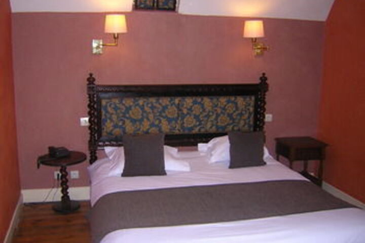 Room 11 of 25