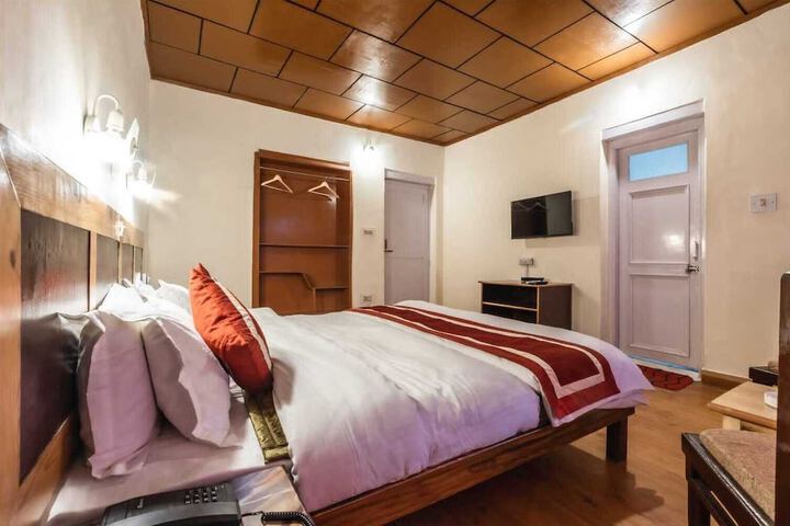 Room 12 of 25