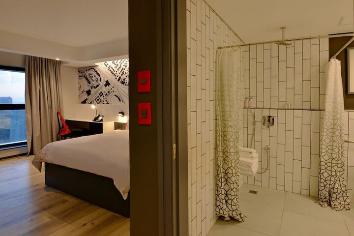 Room 67 of 165