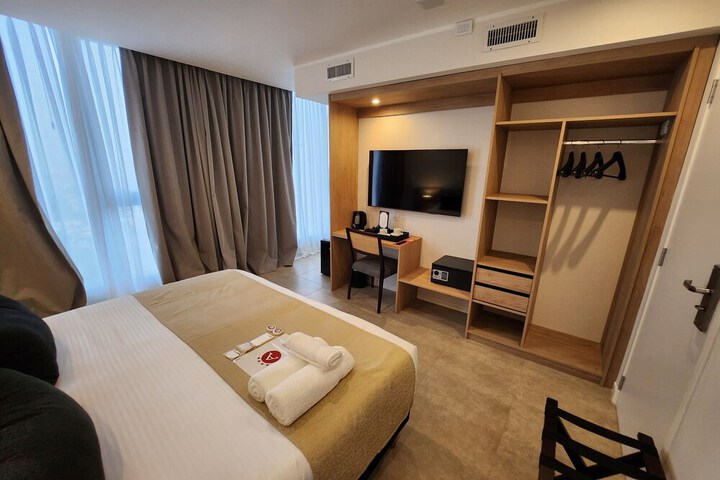Room 12 of 42