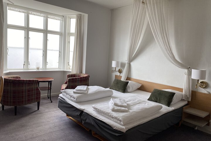 Room 2 of 25