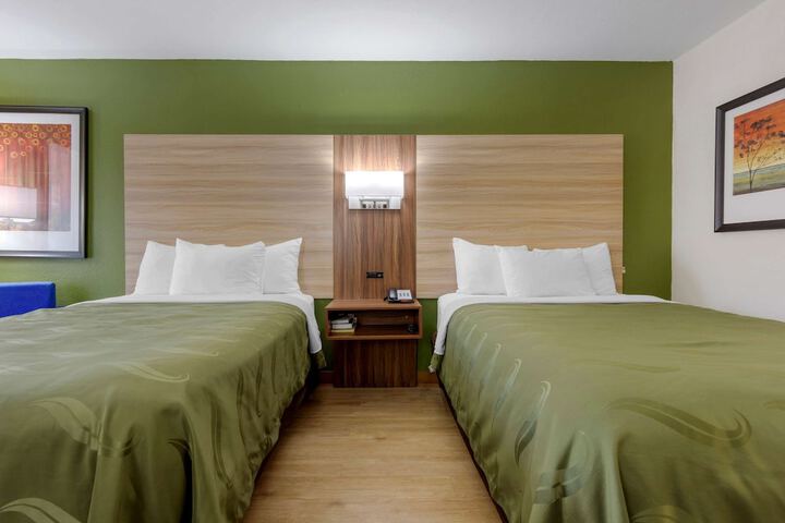 2 Double Beds (26 of 28)