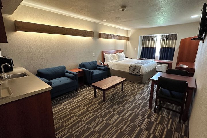 1 King Bed 2nd Floor Suite (1 of 3)