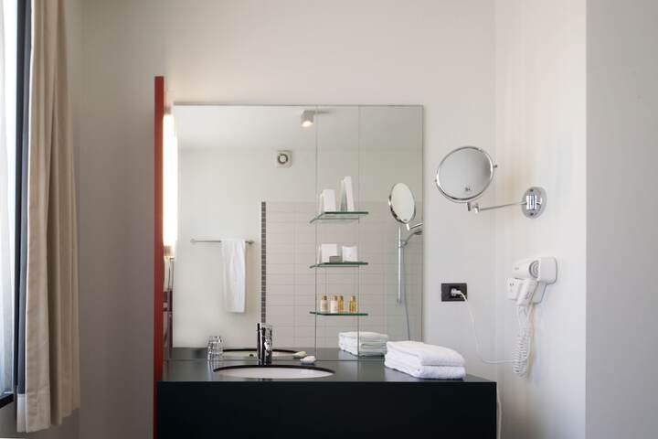 Room 25 of 40